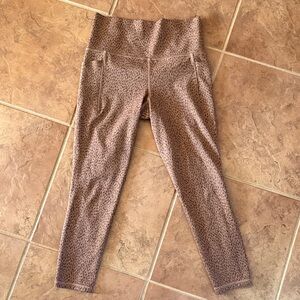 Athleta Brown spotted Patterned cropped Leggings with pockets.   Small Petite
